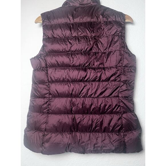 Uniqlo Ultra Light Down Vest Sz M Womens Burgundy Packable Lightweight Puffer - Picture 8 of 10